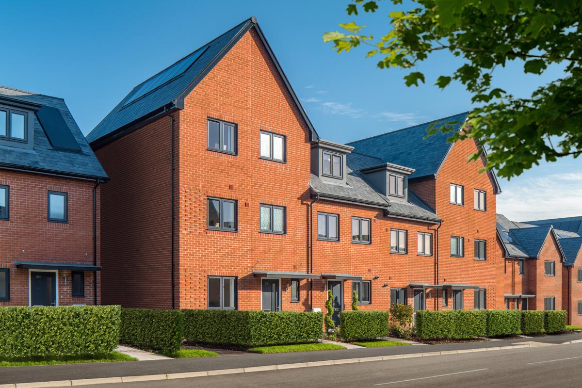 Crest Nicholson Street Scene at Curbridge Meadows 