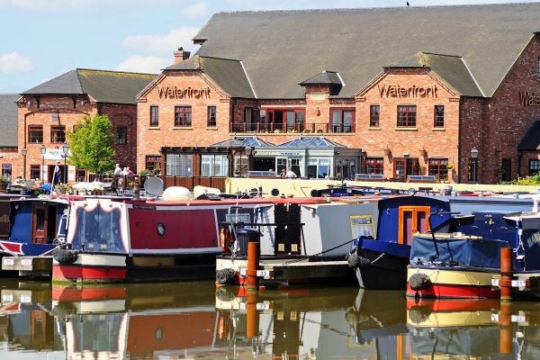 Crest Nicholson at Branston Locks Hero image
