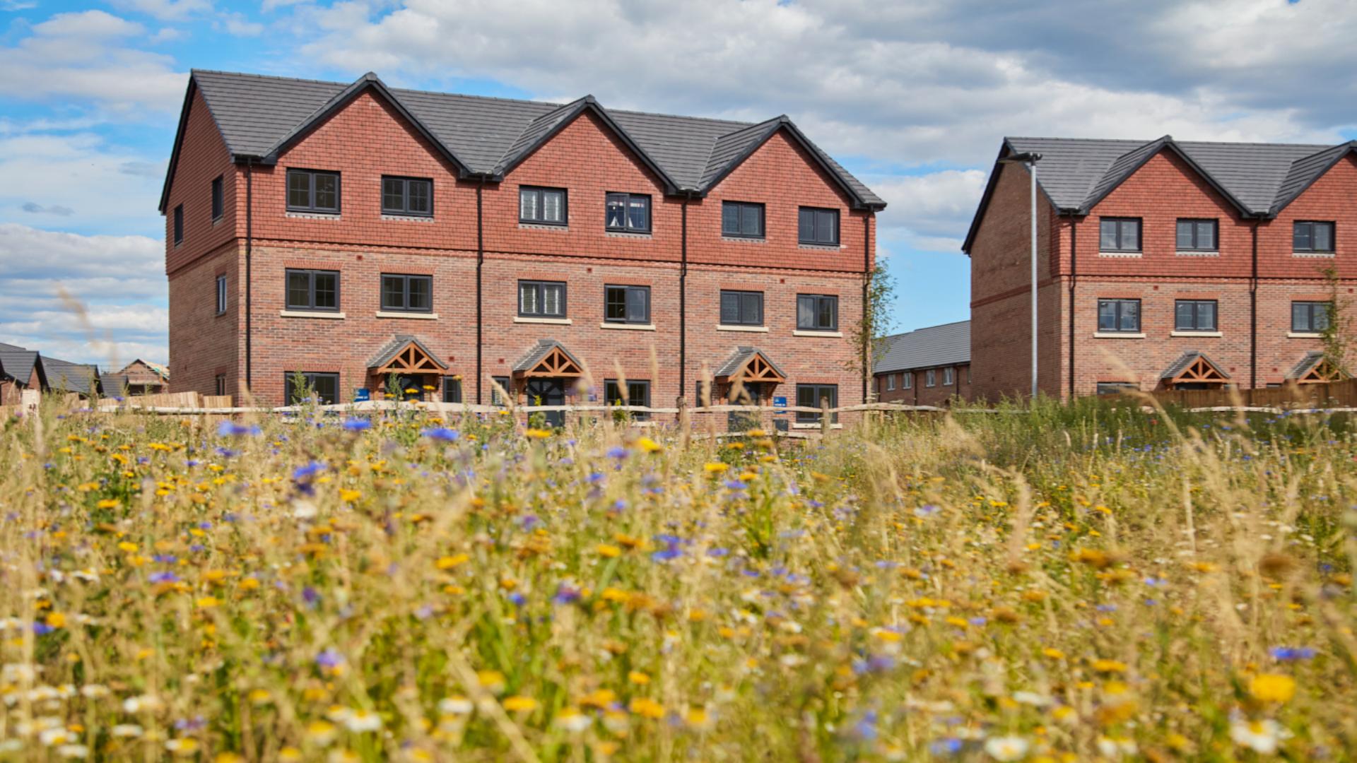 Stunning exterior photo of Windsor Gate 