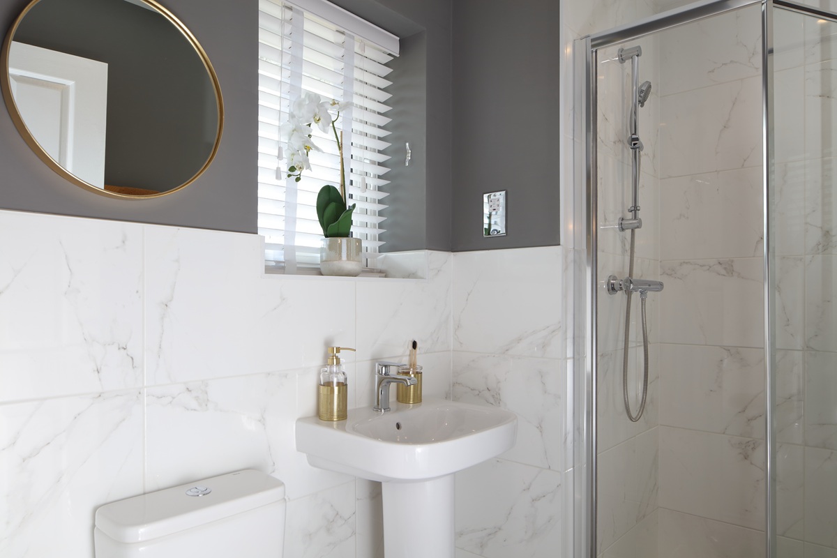 10. Crest Nicholson at Branston Locks - The Seaton - Internals - En Suite
