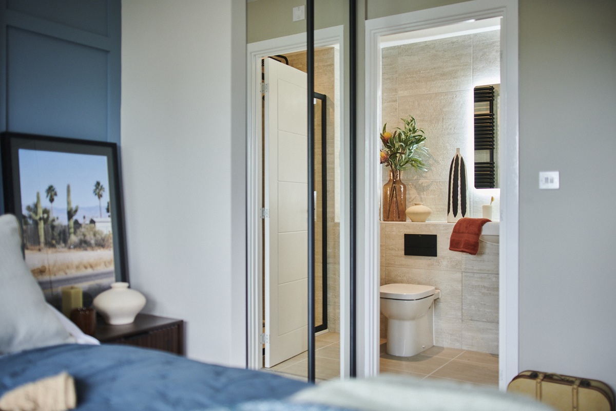 8. Crest Nicholson at Branston Locks - The Romsey - Internals - En Suite