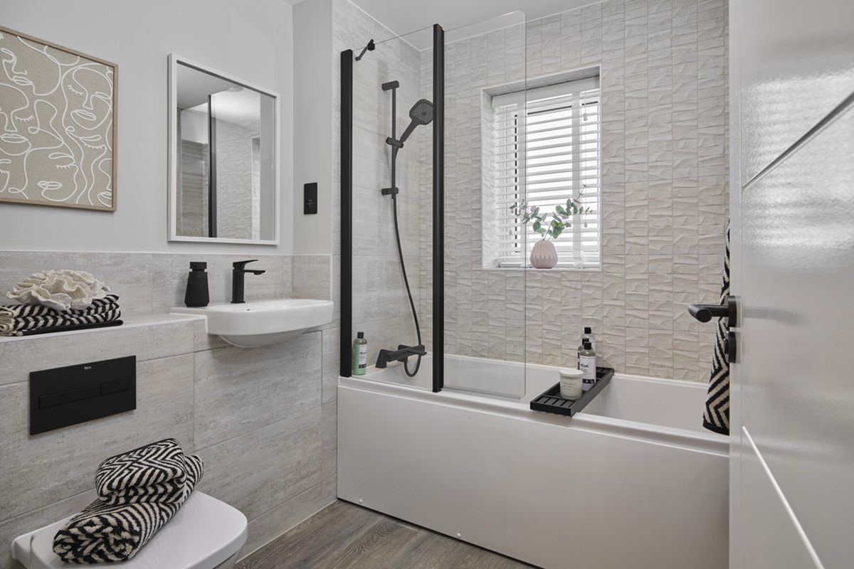 9. Crest Nicholson at Branston Locks - The Chesham - Internals - Bathroom