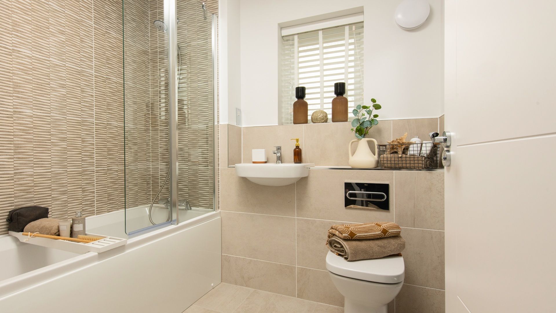 1. Westwood Park - The Winkfield - External - Photo