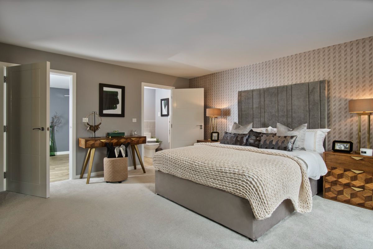 Upper Longcross Apartment 