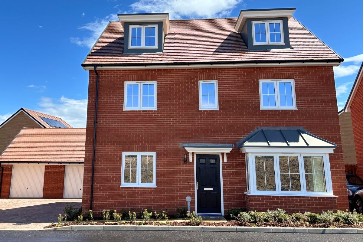 270 The WIndsor, Crown Meadows 